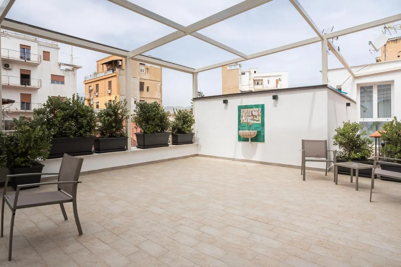 Le Cinque Stanze Palermo Room&Breakfast 0*,  Italy